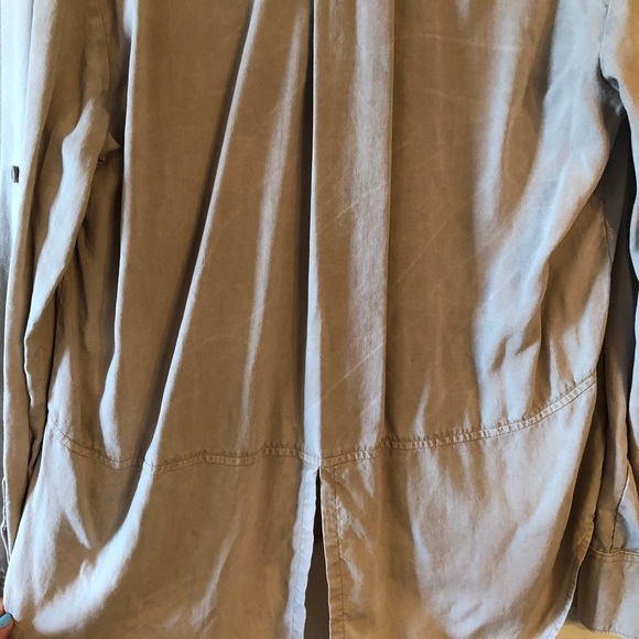 Cloth and stone women’s button up - Picture 2 of 3